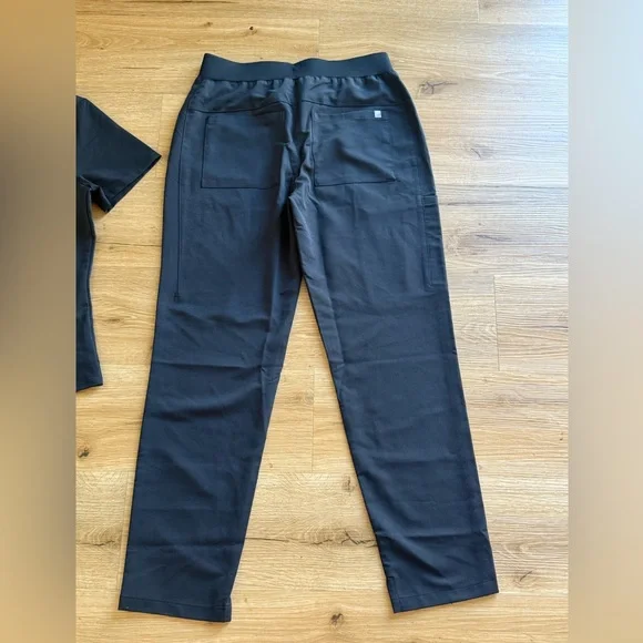 Fabletics Black Scrub Set - Medium - Picture 7 of 9